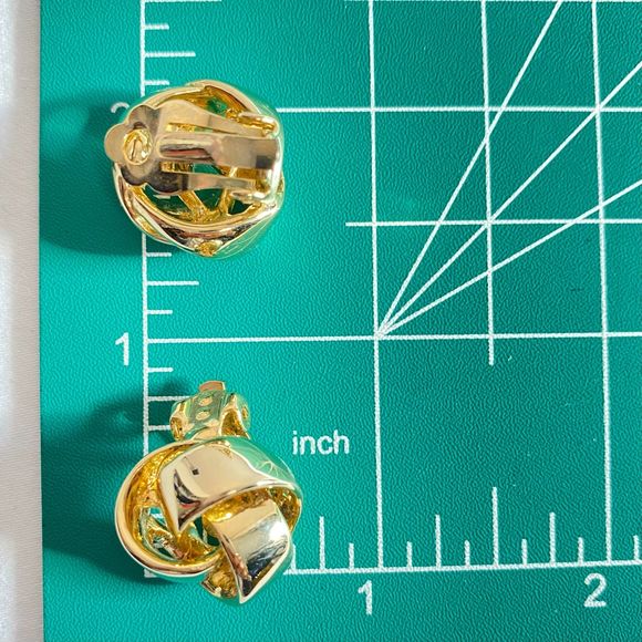 Stud Earrings Gold Tone Knotted Clip Ons - Picture 9 of 9